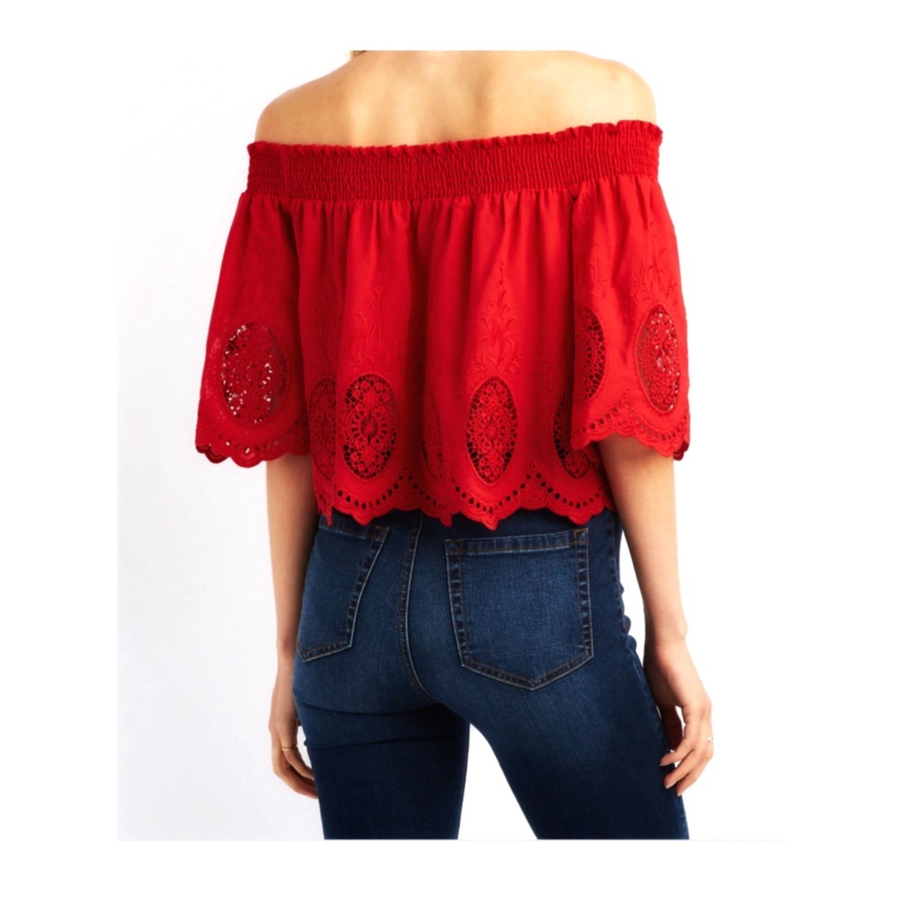 🌹 A red off the shoulder top with  details - Picture 2 of 2